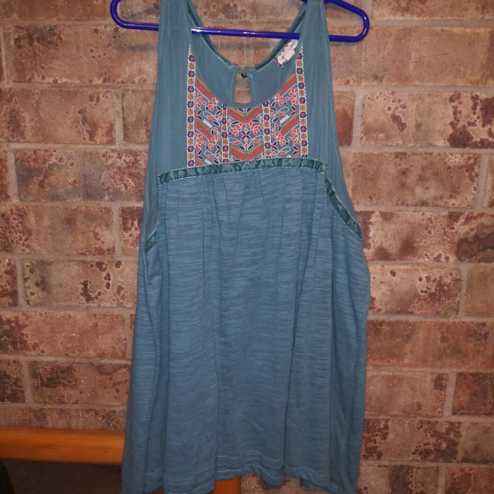 Embroidered tank top.
